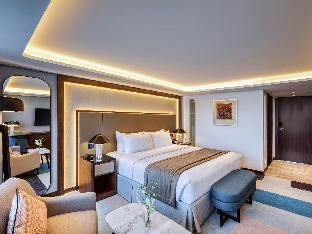 Queen Elizabeth 2 Room Type - Room, 1 King Bed (Captain's)