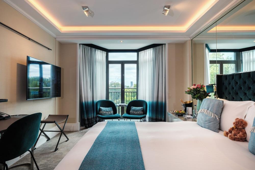 The Athenaeum Hotel & Residences Room Type - Room, Park View (Bay Window)