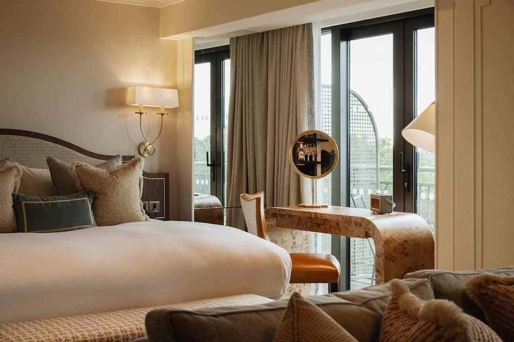 The Athenaeum Hotel & Residences Room Type - Royal Suite