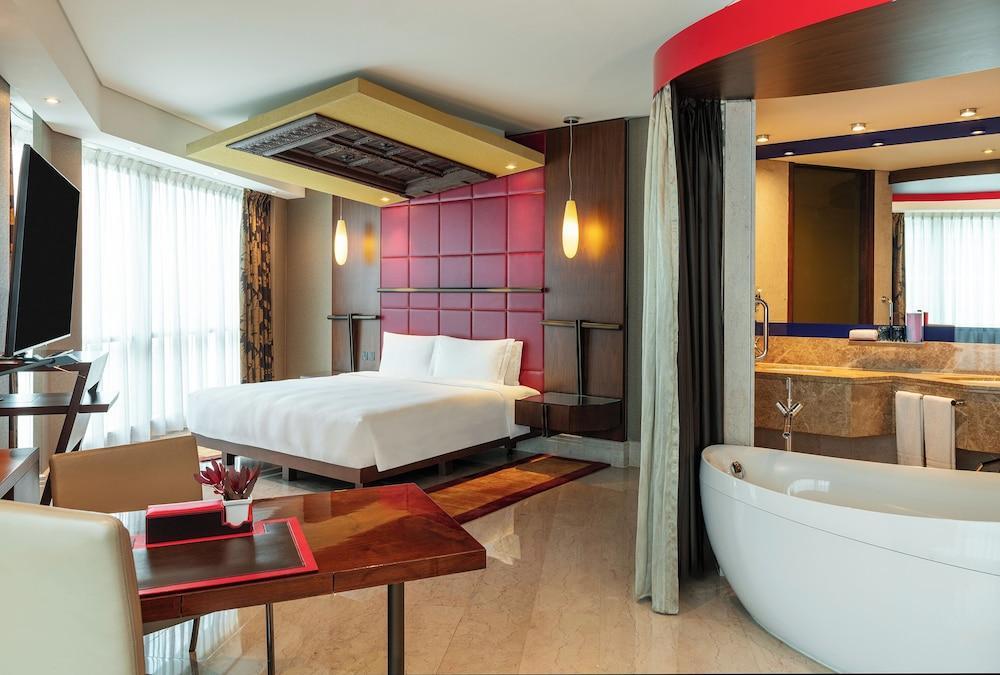 The Creekside Hotel Dubai - An Accor Hotel Room Type - Executive Room, 1 King Bed, Golf View The Creekside Hotel Dubai - An Accor Hotel Room Type - Executive Room, 1 King Bed, Golf View