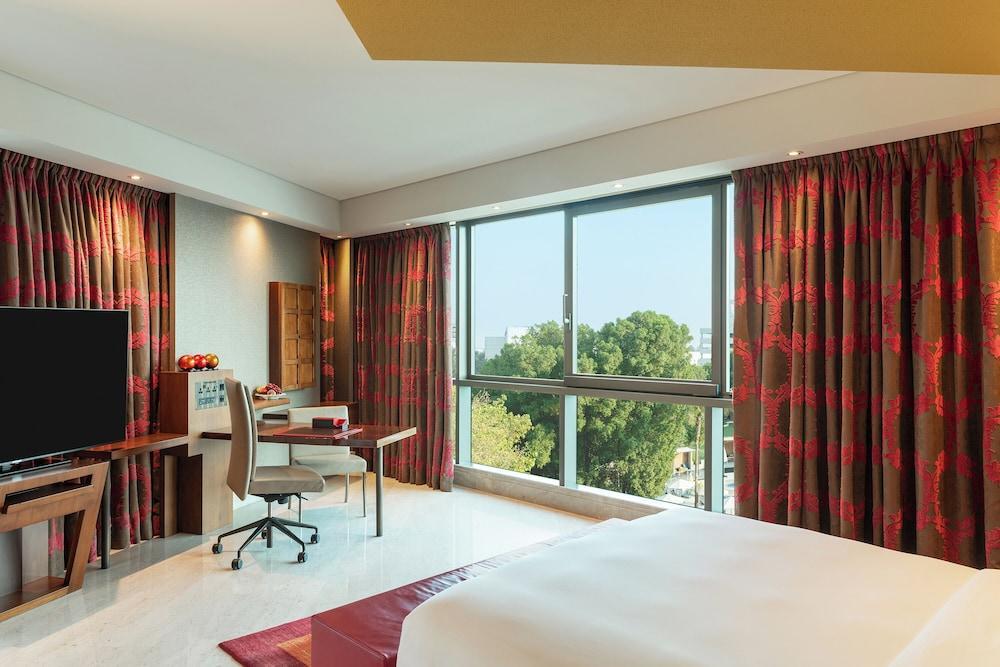 The Creekside Hotel Dubai - An Accor Hotel - Tap to explore photos