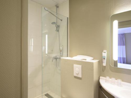 IBIS PARIS TOUR MONTPARNASSE Room Type - Standard Double Room