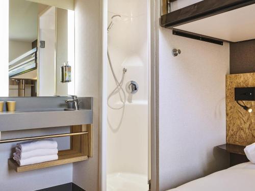 ibis budget Paris Nord 18eme Room Type - Standard Double Room with One Bunk Bed