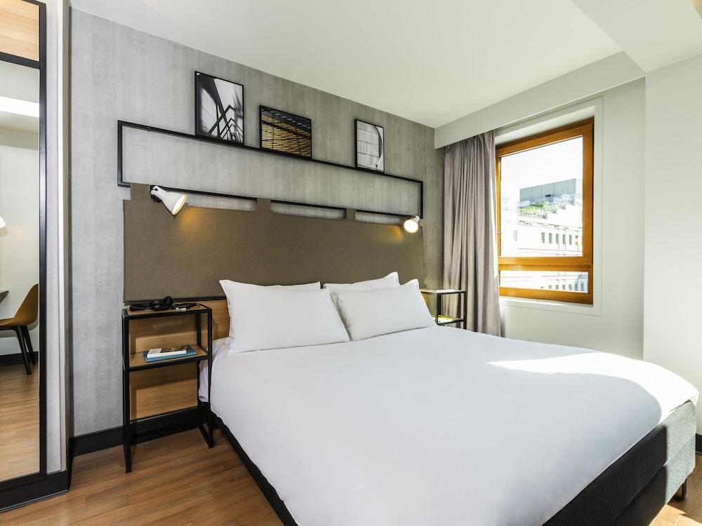 Hotel ibis Paris Bastille Opera 11ème - Tap to explore photos