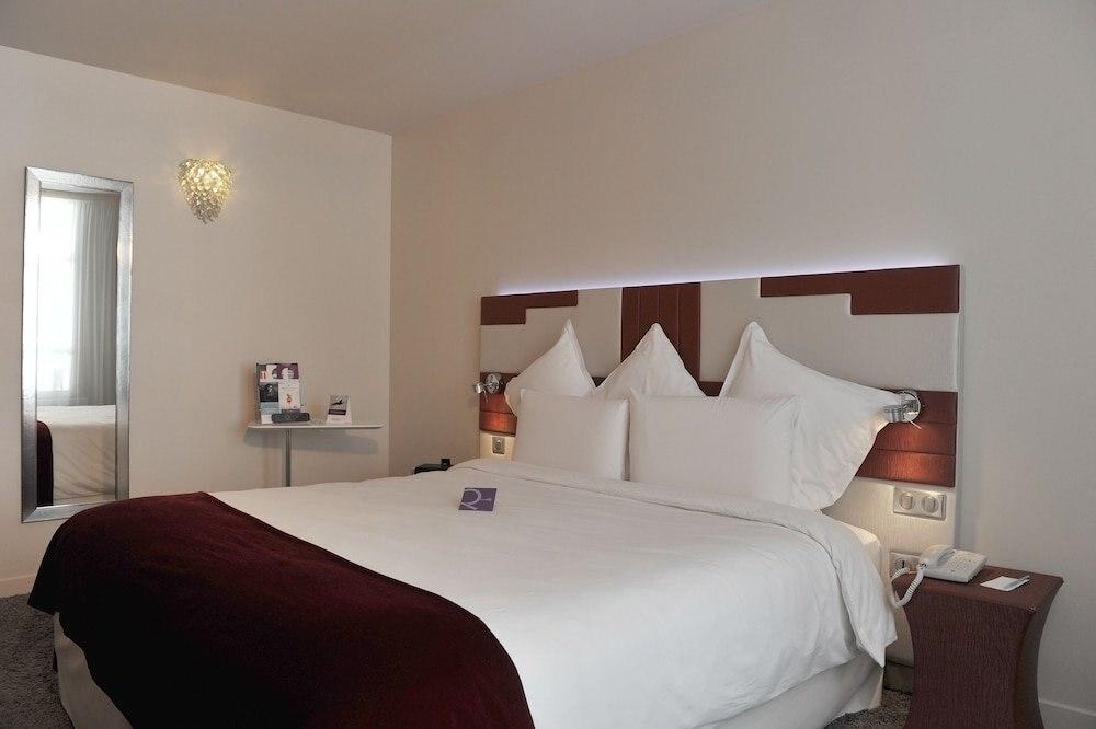 Mercure Paris Opera Faubourg Montmartre Hotel - Tap to explore photos