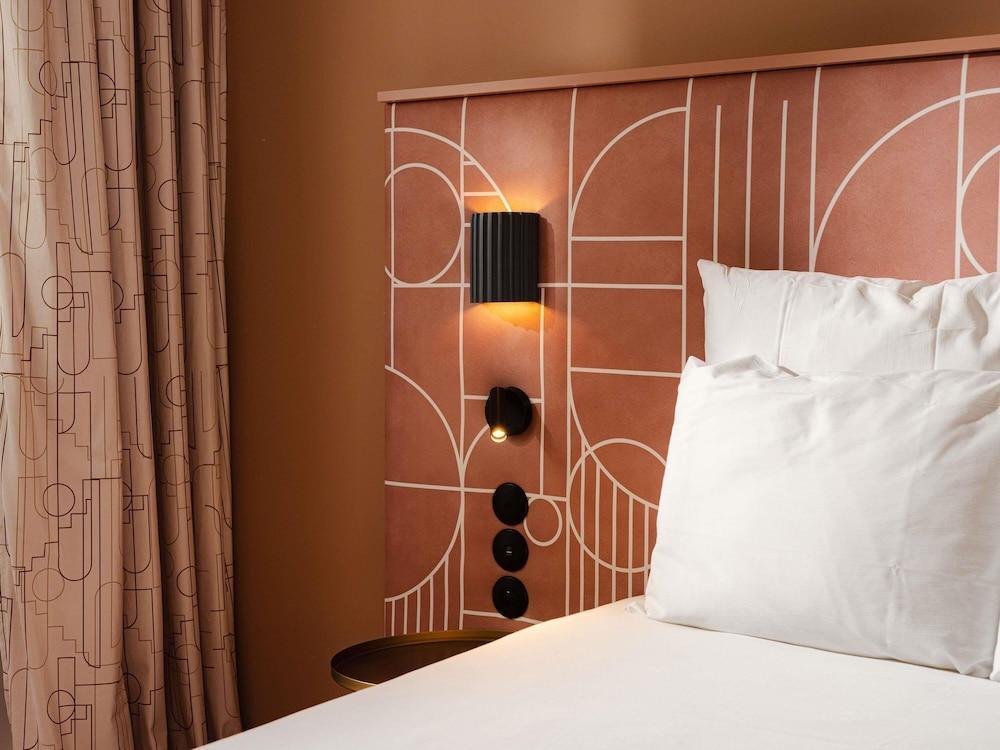 Mercure Paris Opera Faubourg Montmartre Hotel Room Type - Superior Twin Room, 2 Twin Beds