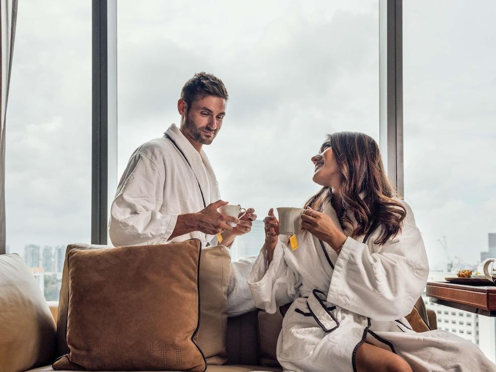 SOFITEL SINGAPORE CITY CENTRE Room Type - JOAQUIM SUITE, Club Millesime Access, 1 King Bed, Heritage View, High Floor