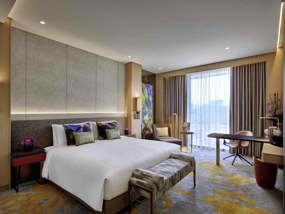 SOFITEL SINGAPORE CITY CENTRE Room Type - LUXURY PREMIUM ROOM, 1 King Bed, City View, High Floor