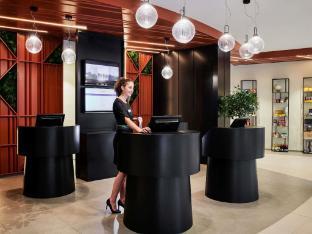 MERCURE PARIS LA DEFENSE - Tap to explore photos