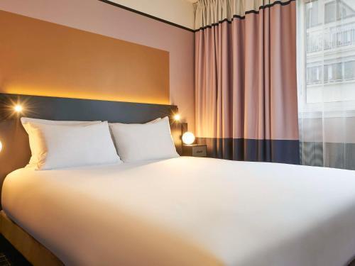 MERCURE PARIS 15 P VERSAILLES - Tap to explore photos