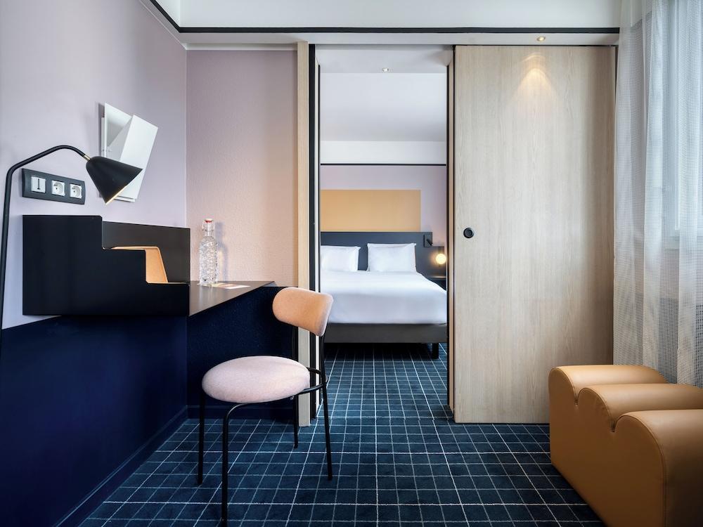 MERCURE PARIS 15 P VERSAILLES Room Type - Junior Suite with double bed MERCURE PARIS 15 P VERSAILLES Room Type - Junior Suite with double bed