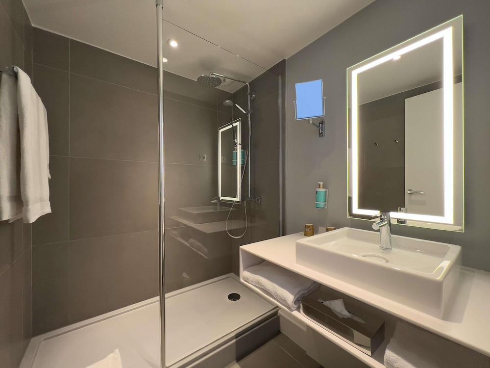 NOVOTEL PARIS MONTPARNASSE Room Type - Executive Room, 1 Queen Bed, Terrace