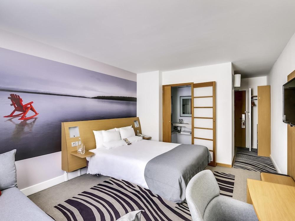 NOVOTEL PARIS MONTPARNASSE Room Type - Classic family room, 1 large bed and 1 double sofa bed