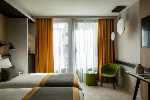 MERCURE PARIS 17 BATIGNOLLES - Tap to explore photos