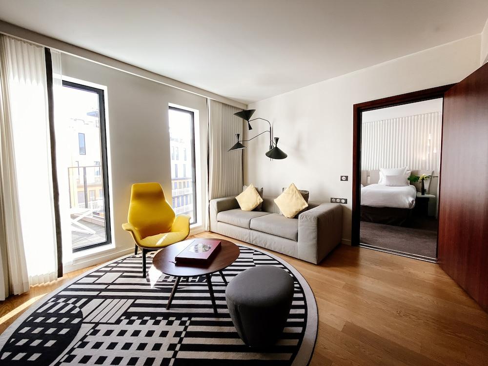 MOLITOR PARIS BY MGALLERY Room Type - Pool Suite Balcony, balcony and sun loungers, overlooking the iconic pool MOLITOR PARIS BY MGALLERY Room Type - Pool Suite Balcony, balcony and sun loungers, overlooking the iconic pool