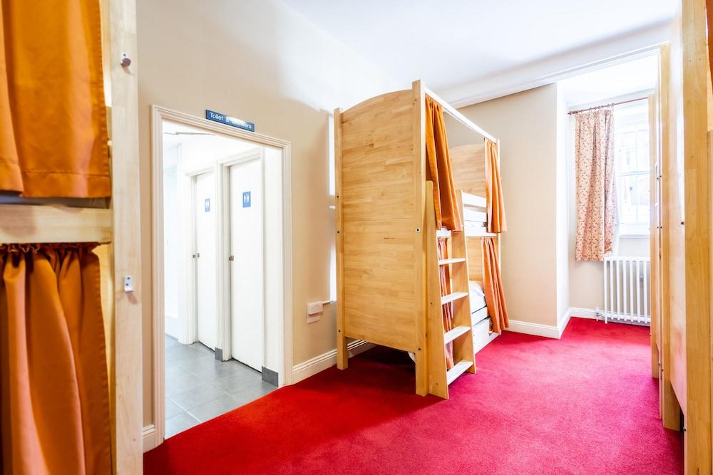 Palmers Lodge Swiss Cottage - Hostel Room Type - Shared Dormitory, Women only, Ensuite (1 Bed in 12 Bed Dorm)