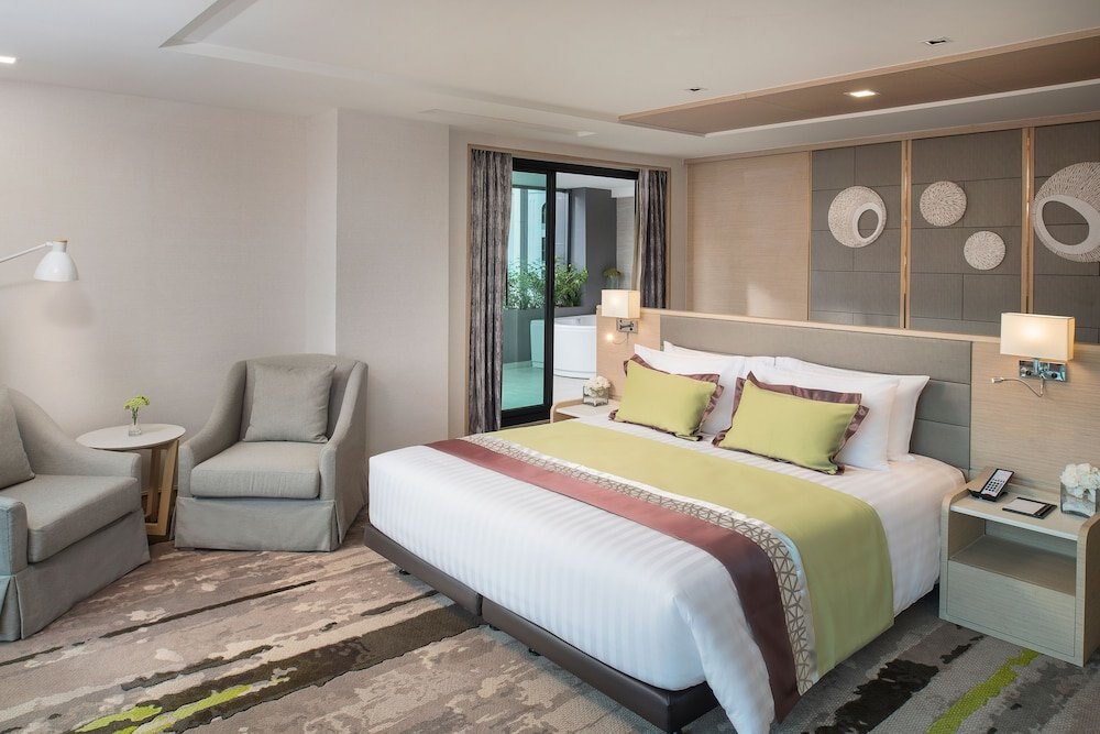 Solitaire Bangkok Sukhumvit 11 by Kingston Hotels Room Type - Jacuzzi Suite with Balcony Club Sky