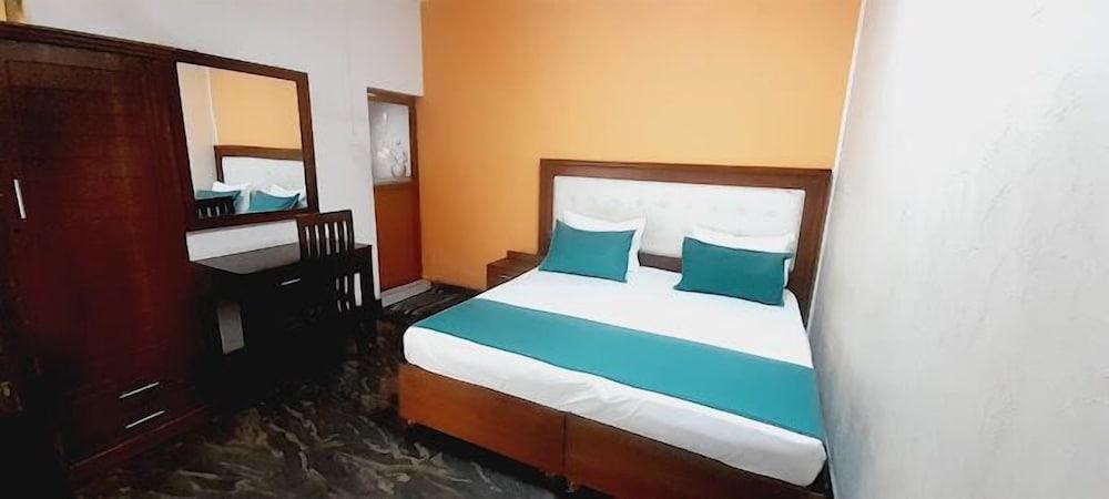 Metro Marine Drive Hotel Room Type - Deluxe Double Room