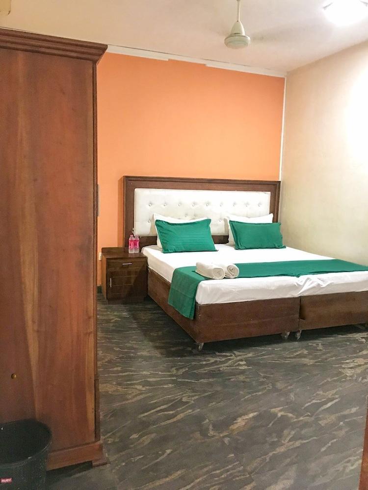Metro Marine Drive Hotel Room Type - Economy Double Room