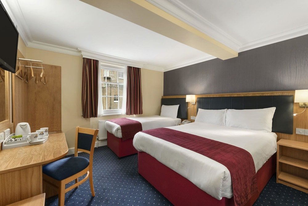 Days Inn Hyde Park Room Type - Triple Room