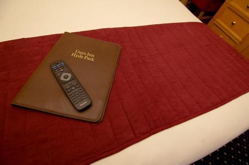 Days Inn by Wyndham London Hyde Park - Tap to explore photos