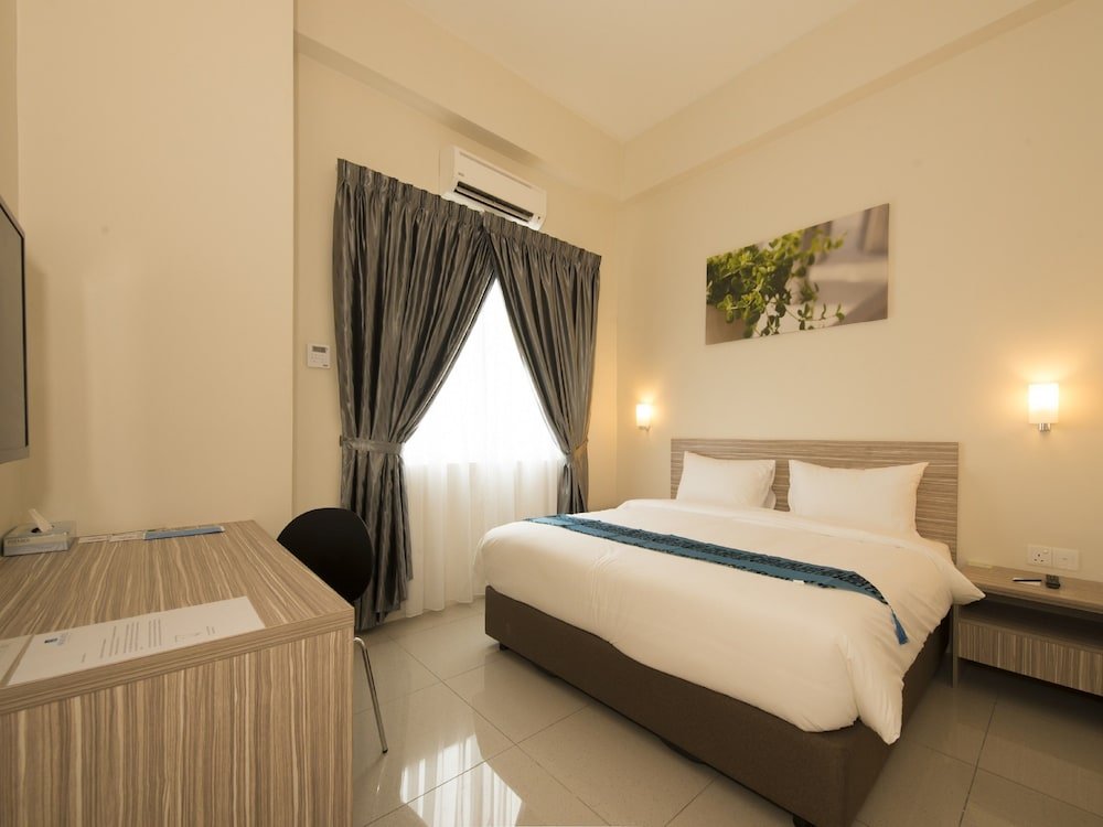Nadias Hotel  Room Type - Deluxe King