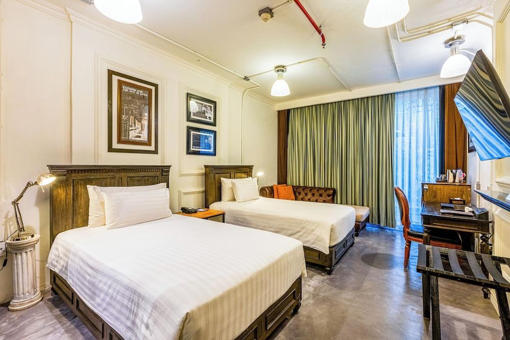 Pattaya Modus Beachfront Resort - Tap to explore photos