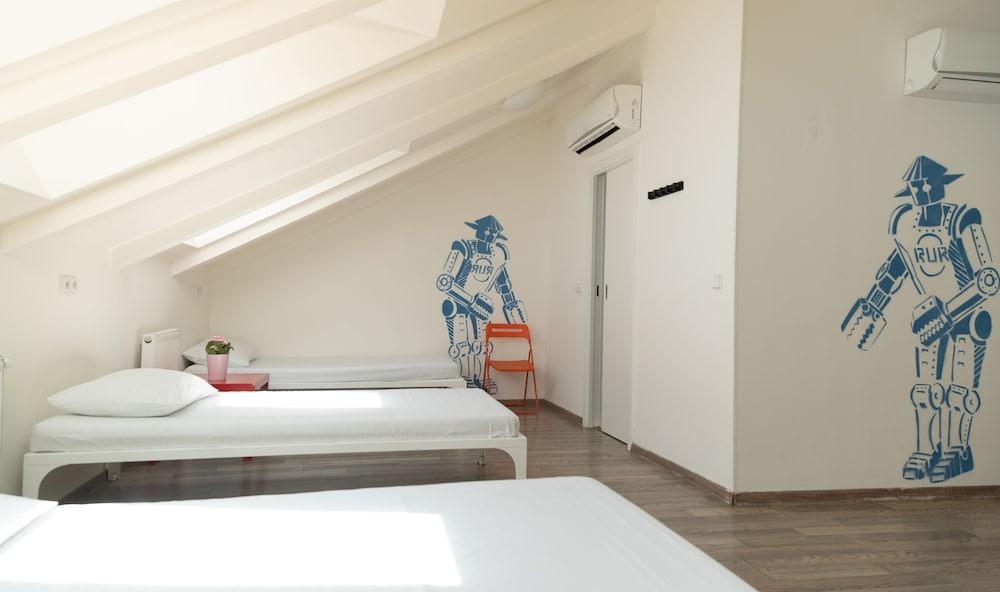 Safestay Prague Charles Bridge Room Type - Bed in 6-Bed Mixed Dorm Ensuite