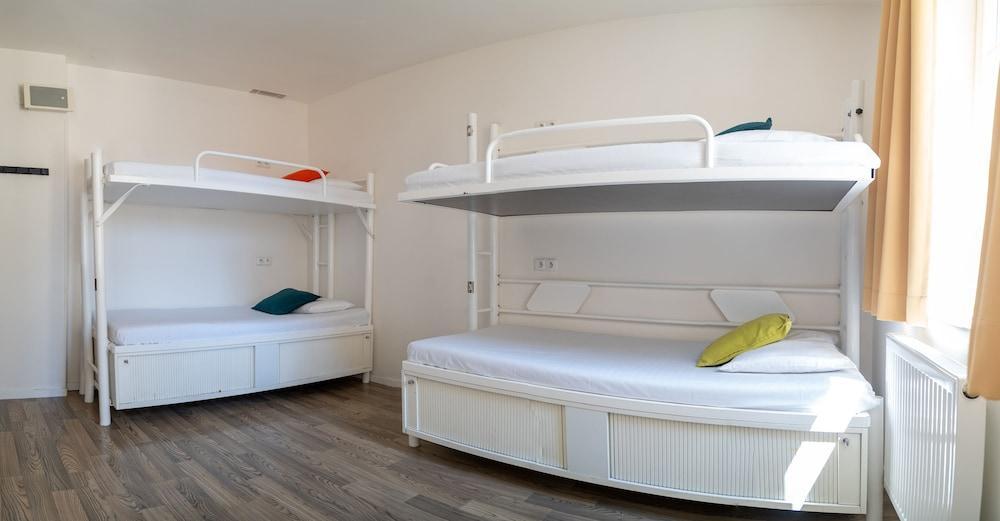 Safestay Prague Charles Bridge Room Type - Bed in 4-Bed Mixed Dorm Ensuite