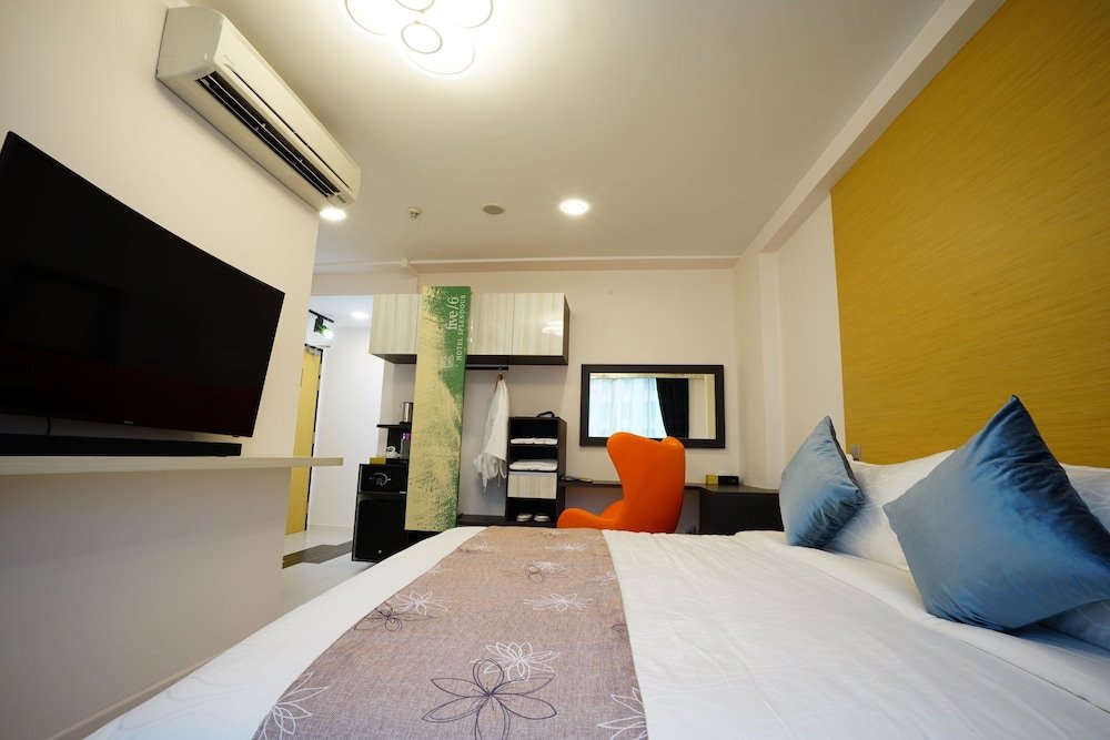 five6 Hotel Splendour Room Type - Deluxe King