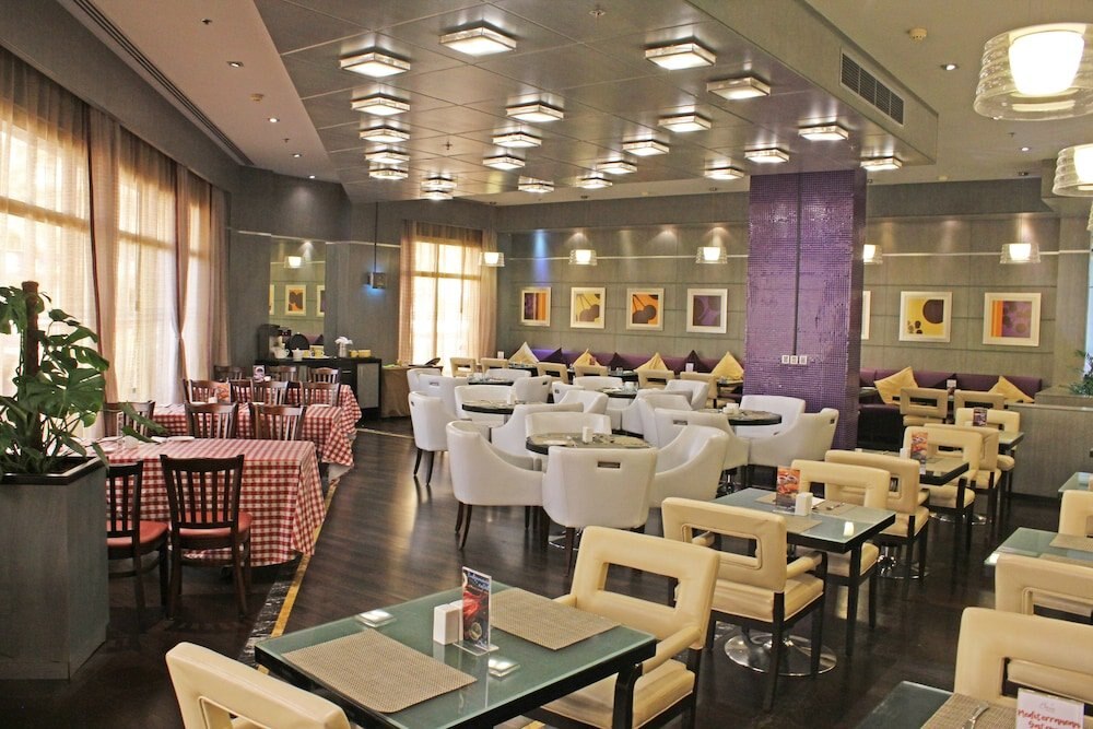 Time Grand Plaza Hotel Dubai 5 8 2 8 6 8 Price Address Reviews She has predominantly acted in malayalam and hindi language films, besides appearing in a number of telugu and tamil productions.she won two kerala state film awards for best actress.