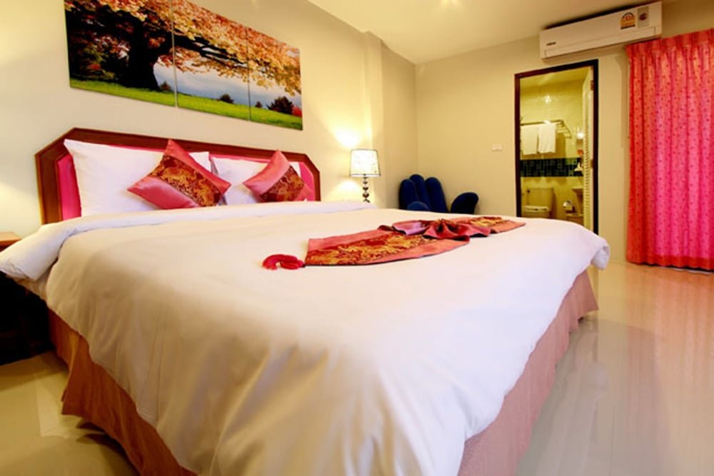 Phuket Airport Inn - Tap to explore photos