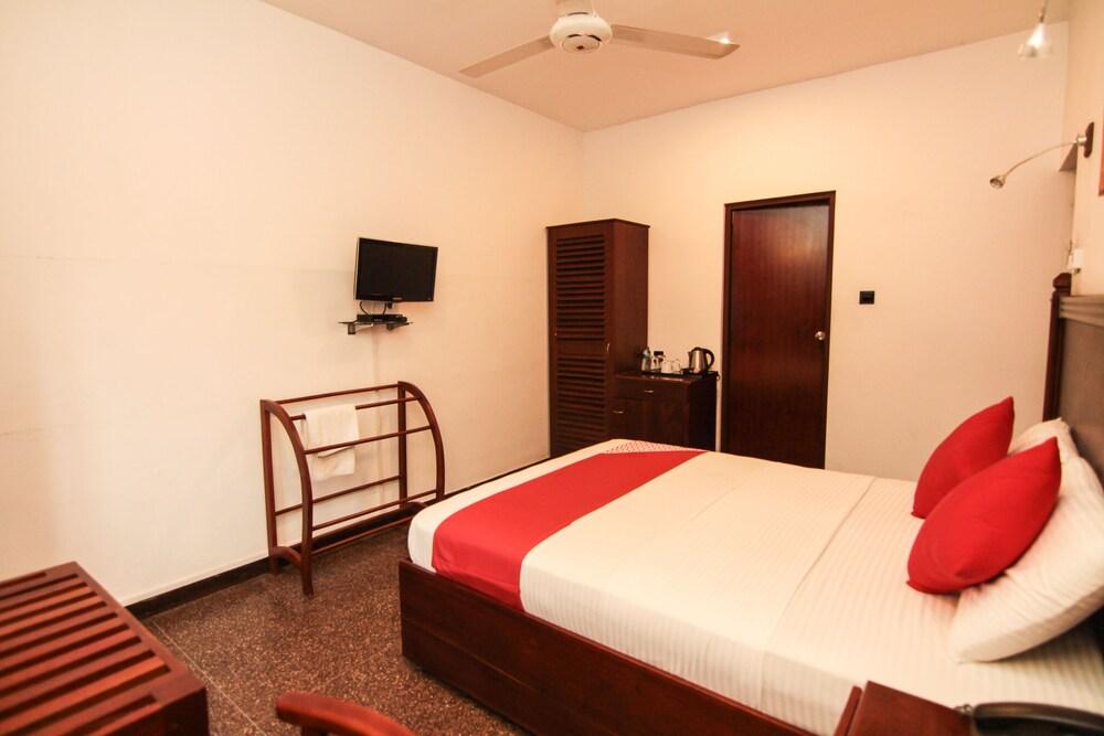 ACA B&B - Tap to explore photos