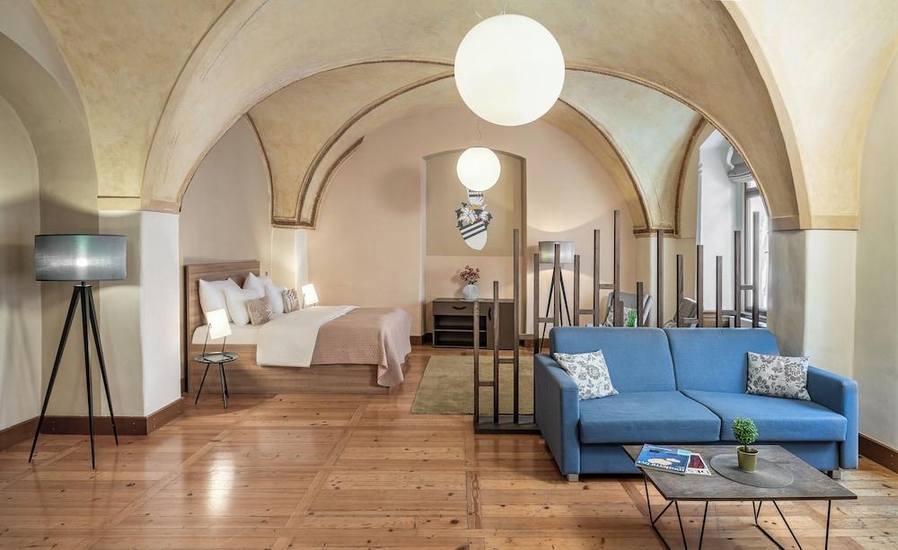 3 Epoques Apartments by Adrez Living Room Type - Luxury Apartment, 2 Bedrooms