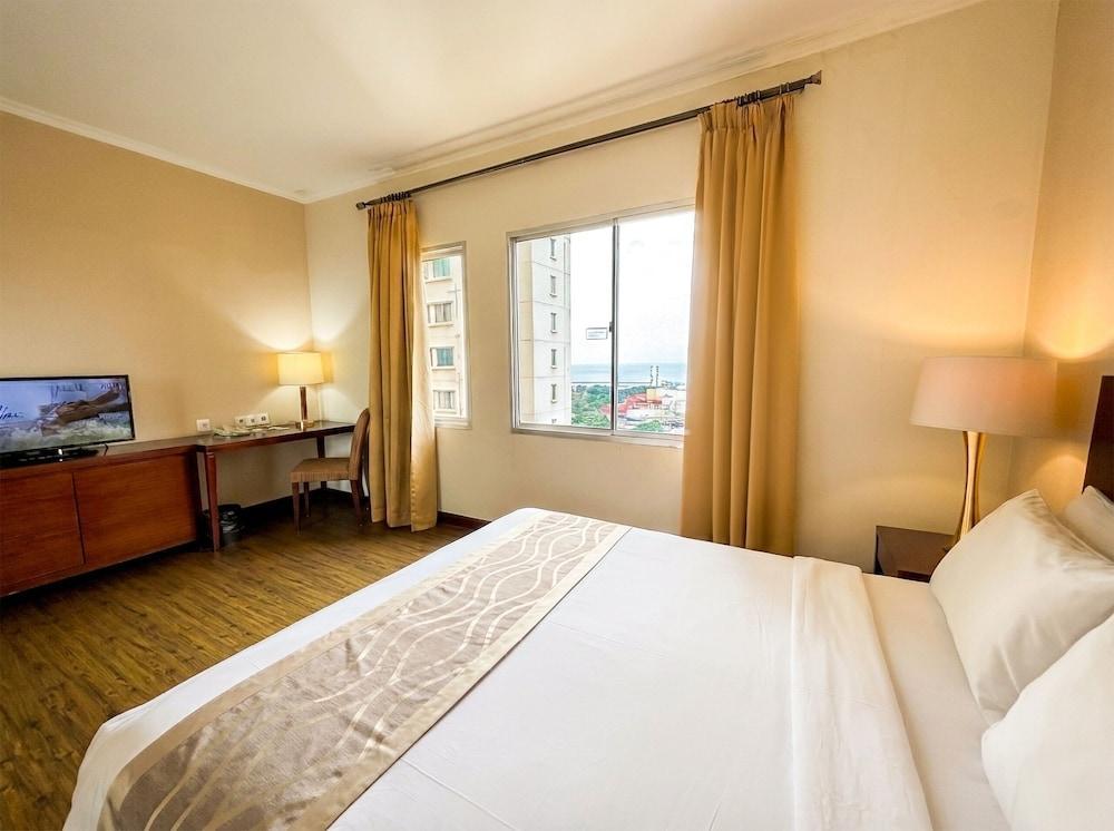 Grand Dafam Ancol Jakarta Room Type - Deluxe Suite Queen Ocean View