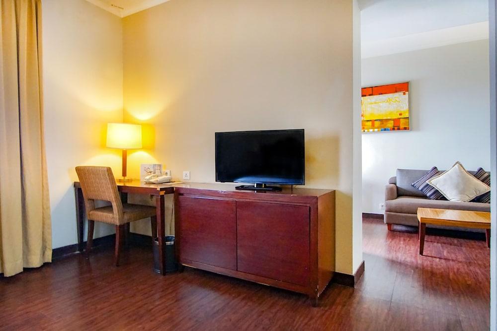 Grand Dafam Ancol Jakarta Room Type - Deluxe Suite Queen Bed