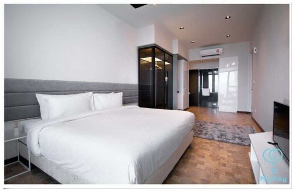 Expressionz Professional Suites by MyKey Room Type - Deluxe Studio, 1 King Bed