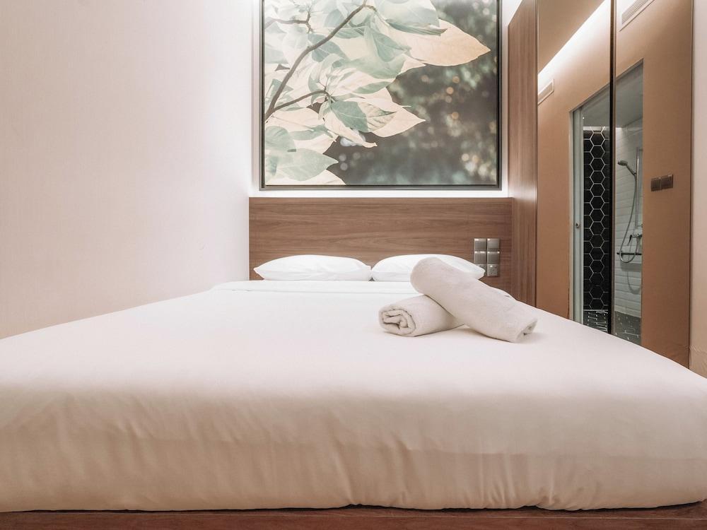 A Hotel Bugis Room Type - Deluxe Double, No Window