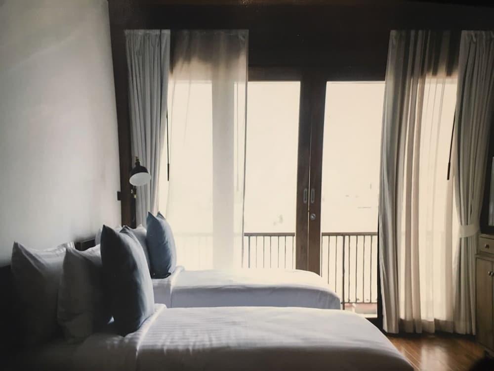 CHANN Bangkok-Noi Room Type - Neighborhood Balcony Studio Twin Bed