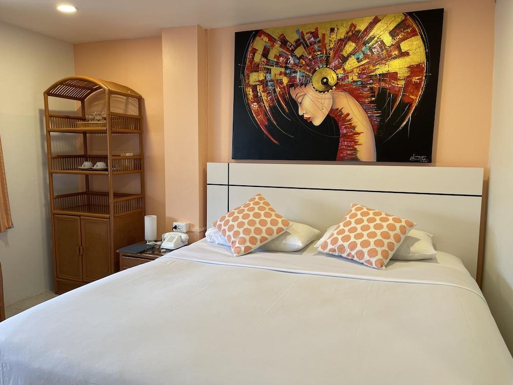 Summer Breeze Hotel Room Type - Superior Room, 1 King Bed