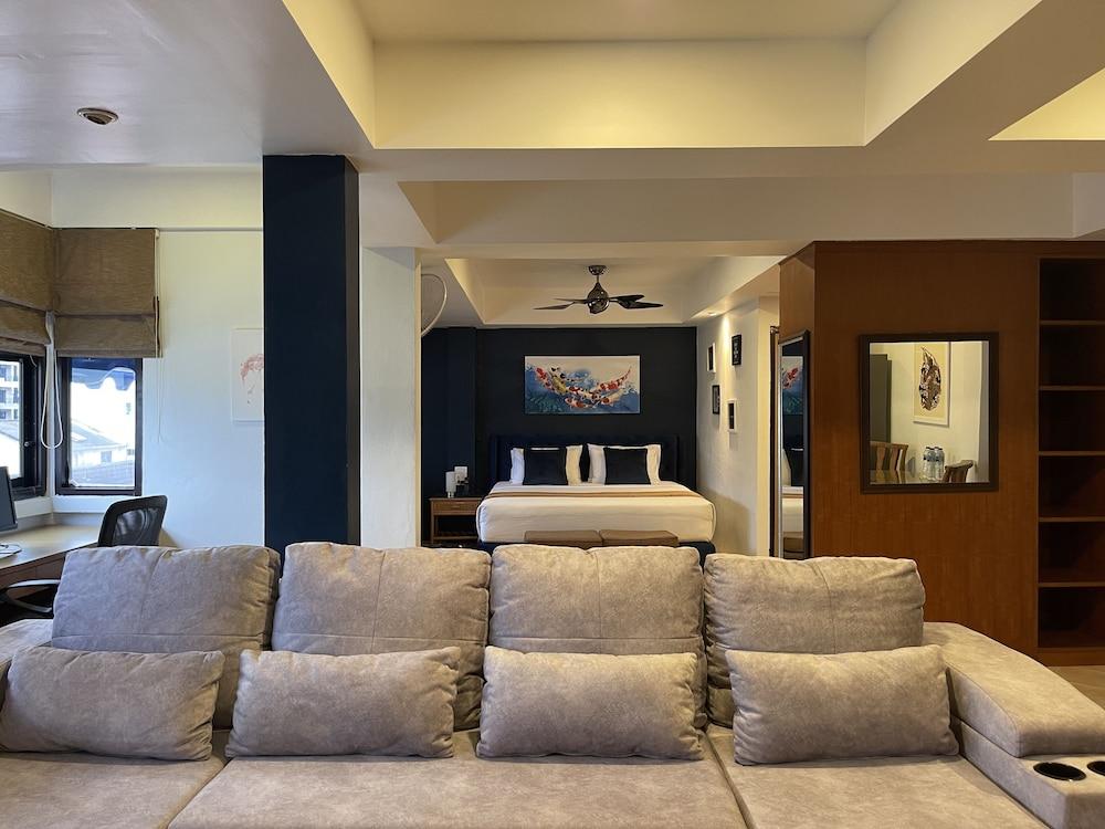 Summer Breeze Hotel Room Type - Penthouse, 1 King Bed