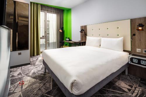 ibis Styles London Ealing - Tap to explore photos