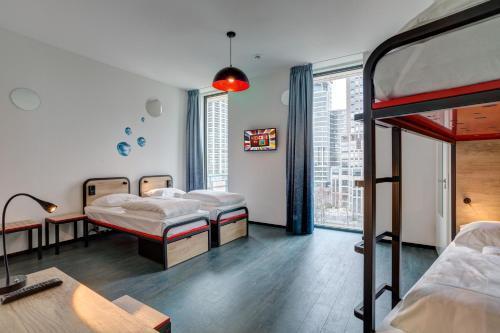MEININGER Hotel Amsterdam Amstel - Tap to explore photos