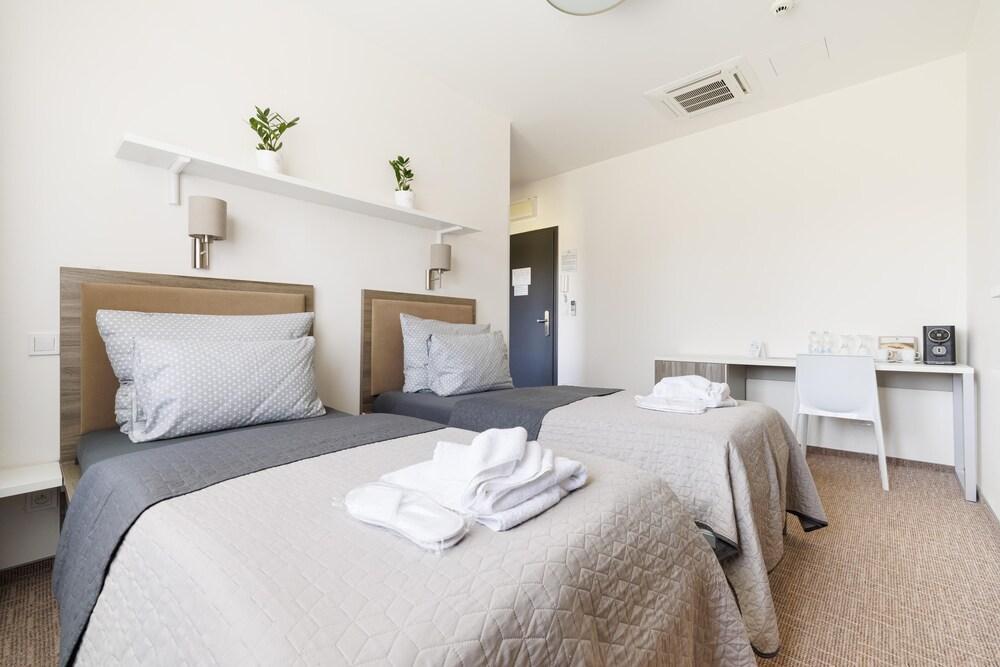 SKY Hotel Prague Room Type - Twin Room
