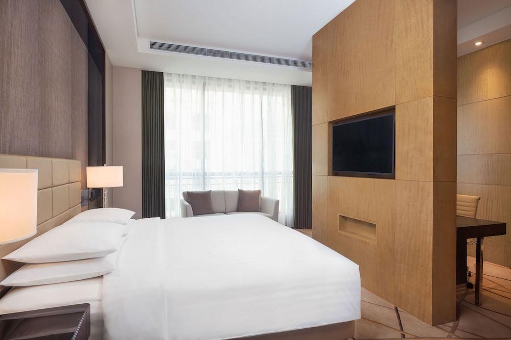 Courtyard by Marriott Shanghai Changfeng Park - Tap to explore photos