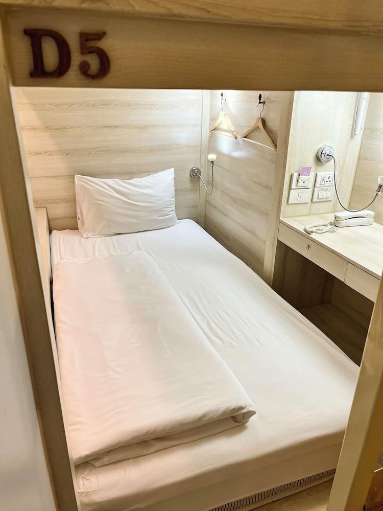 Mariya Lady Hostel At Suvarnabhumi Airport - Female Only