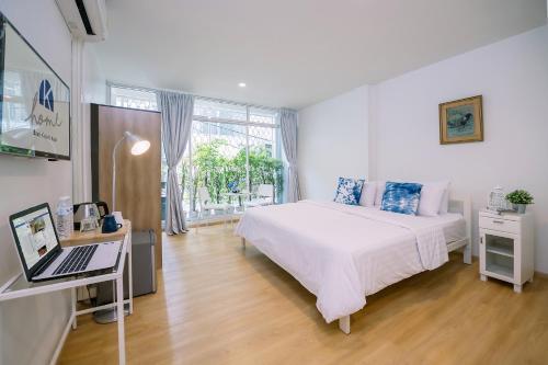 K Home Asok Room Type - Grand Deluxe King Room with Balcony