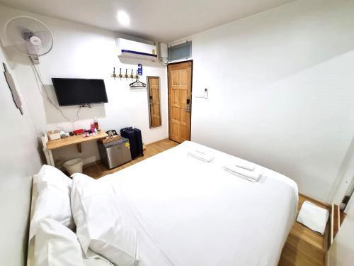 K Home Asok Room Type - Budget Queen Bedroom No Window