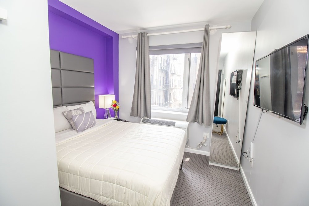 Canal Loft Hotel Room Type - Standard Room 1 Queen Bed City View
