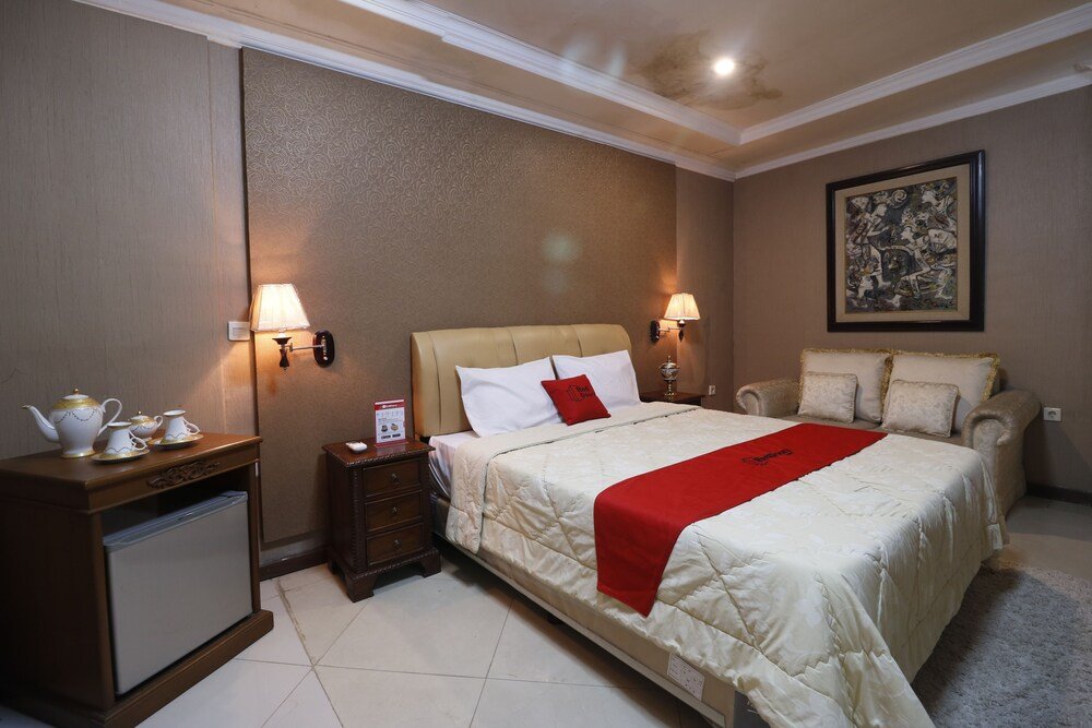 RedDoorz Plus @ Jalan Dharmawangsa